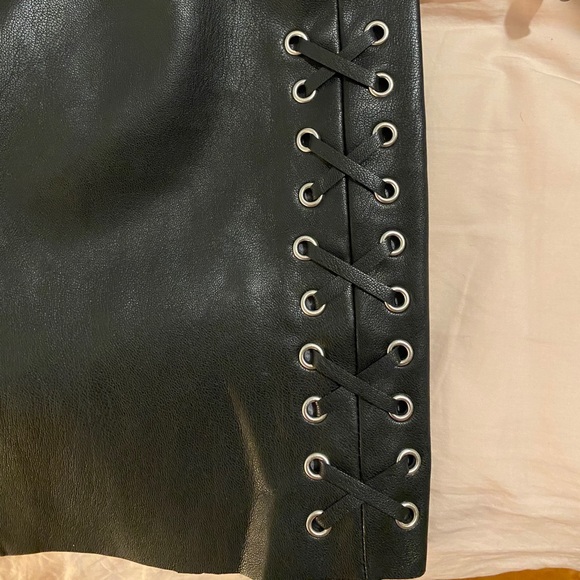H&M black leather skirt - Picture 3 of 3